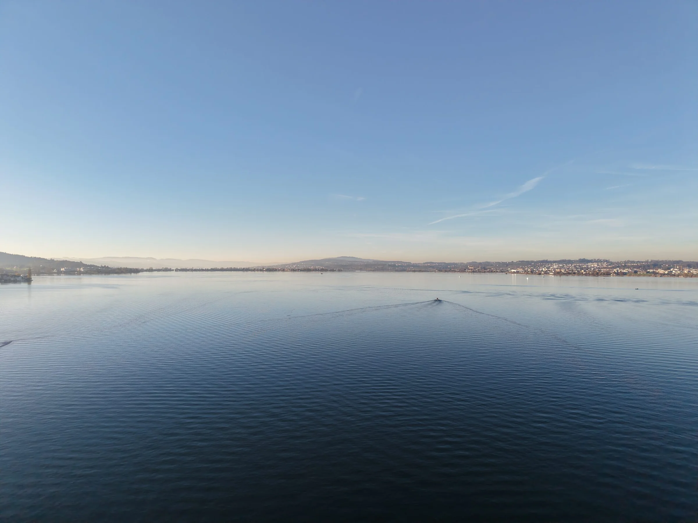 Umfassender Service für Immobilieneigentümer, die ihre Immobilie verkaufen möchten: professioneller Immobilienverkauf, Hausverkauf und Wohnungsverkauf mit fundierter Immobilienbewertung und Marktwerteinschätzung, Verkaufsberatung für private Eigentümer von Einfamilienhäusern, Eigentumswohnungen, Mehrfamilienhäusern und Renditeobjekten, Unterstützung durch erfahrene Immobilienmakler beim Liegenschaftsverkauf – von der Wertermittlung und Vorbereitung des Exposés über die Vermarktung und Organisation von Besichtigungen bis zur Auswahl der Kaufinteressenten, Verhandlung des Kaufpreises und sicheren Abwicklung des Immobilienverkaufs beim Notar.„Unterstützung von privaten Immobilieneigentümern beim sicheren und erfolgreichen Immobilienverkauf in Lachen SZ – von der Marktwerteinschätzung bis zum Notartermin.“