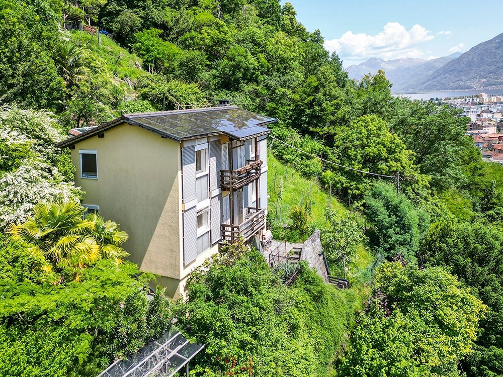 Nachhaltiges Wohnen in Locarno-Solduno: Traumhaftes Einfamilienhaus mit Solaranlage und Panoramablick