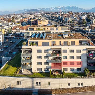 Moderne 3.5-Zi-Wohnung mit verglastem Balkon