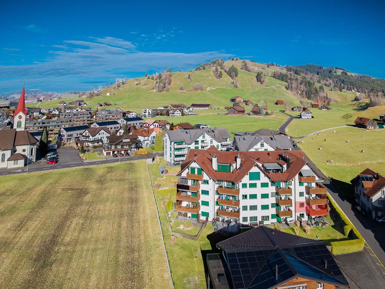 Lichtdurchflutete 4.5-Zi-Wohnung mit Seesicht und Alpenpanorama
