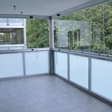 Charmante 3.5-Zi.-Wohnung mit verglastem Balkon