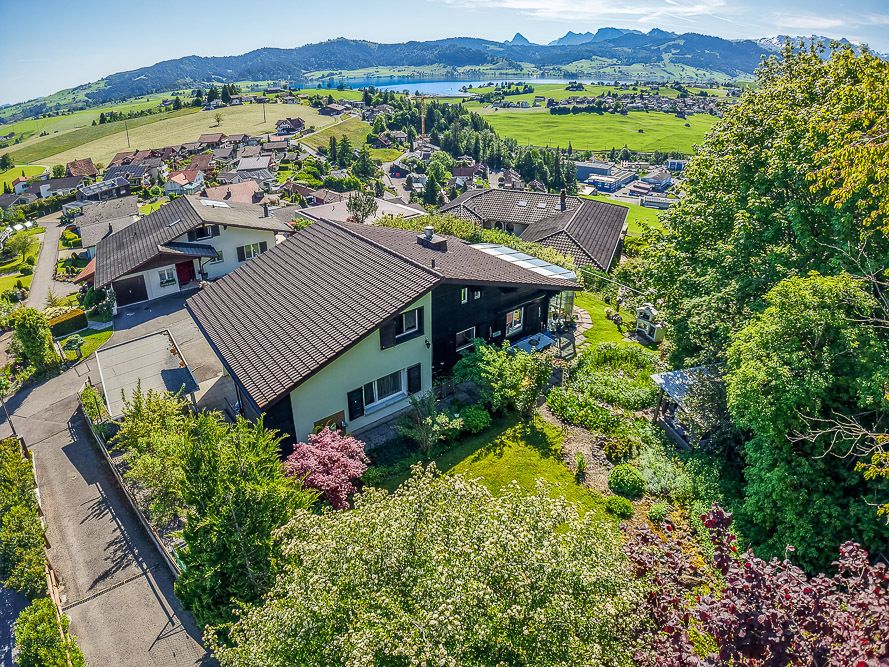 Einfamilienhaus mit Wintergarten – Seeblick, Bergpanorama & Gartenidylle