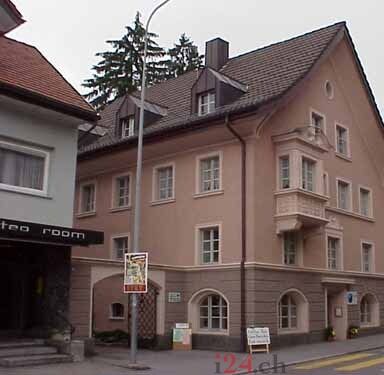 Wohn- und Geschäftshaus